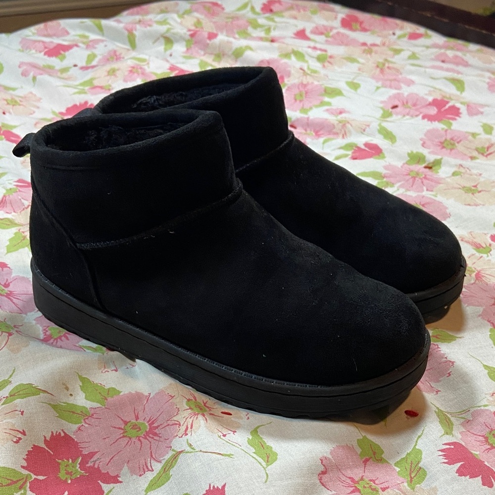 Women’s Slip On Booties by SO brand by Kohls.  EUC!